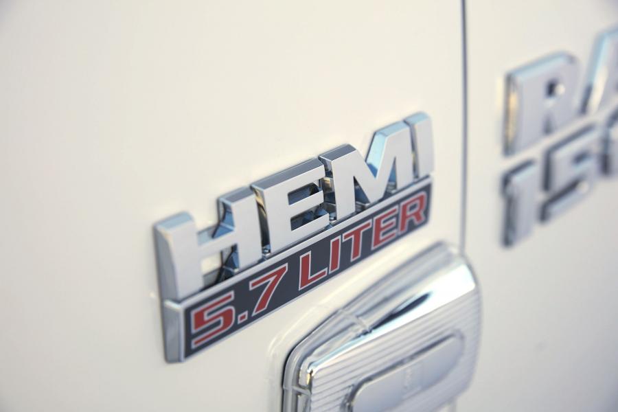 Логотип Ram 1500 Express Quad Cab (DS) 2018 года  (AU) (фото 6 из 28)